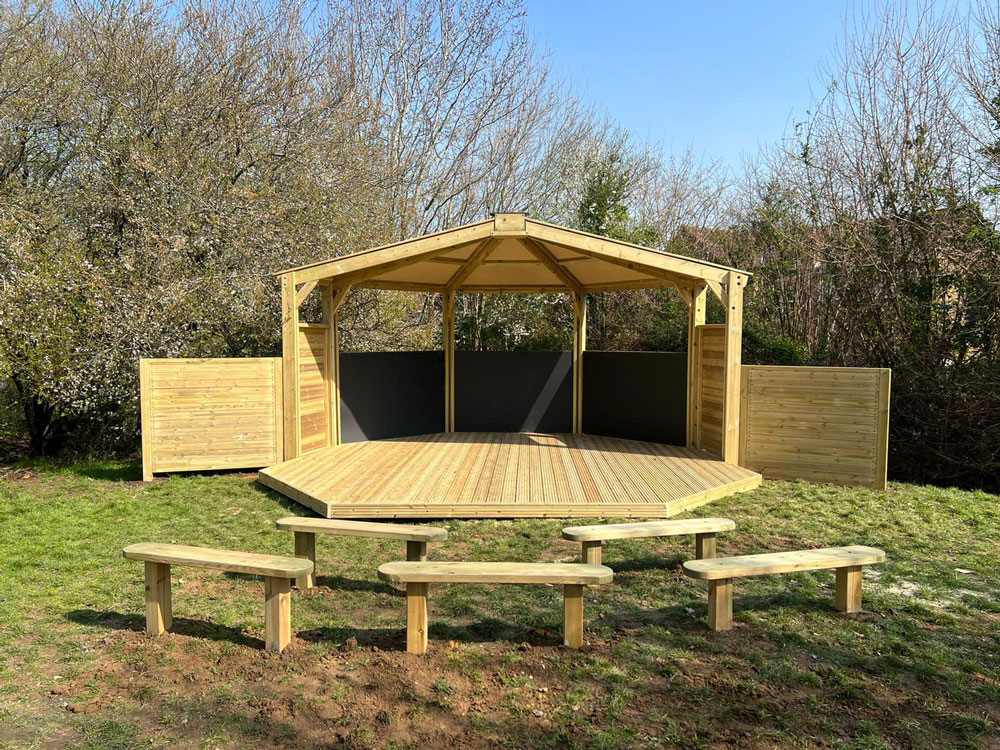 Loughton Manor Primary School, Buckinghamshire